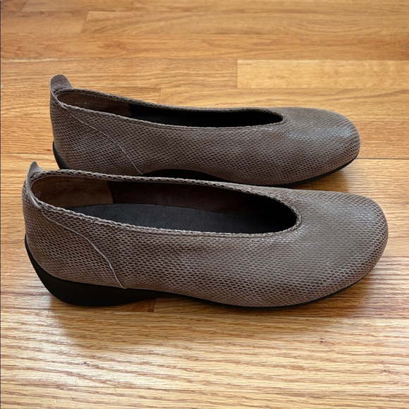 Wolky 359 Taupe Snakeskin Embossed Ballet Flats Comfort Size EU 39 US 8-8.5 - Picture 5 of 9